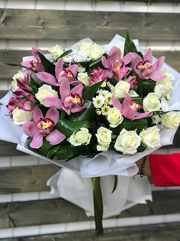 Букет цветов из: Розы и Хризантемы в Отрадном Самарская область