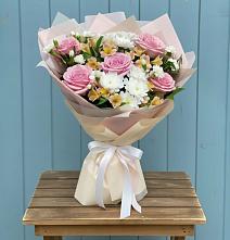 Букет цветов из:  Гвоздики, Орхидеи и Розы #REPLACE_PRED# Отрадном Самарская область