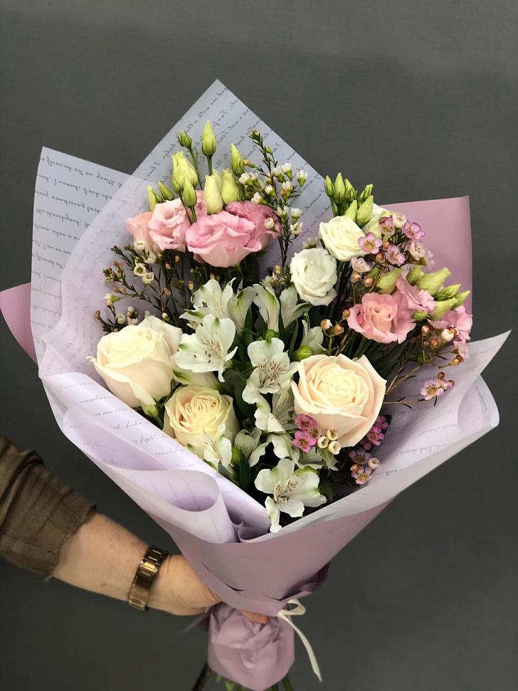 Букет цветов из: Альстромерии, Розы и Лизиантусы в Отрадном Самарская область