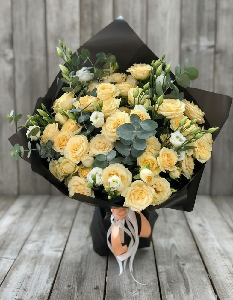 Букет цветов из: Розы и Лизиантусы в Отрадном Самарская область