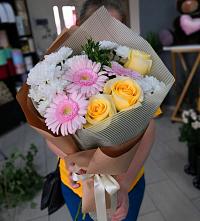 Букет цветов из:  Герберы, Розы и Хризантемы в Отрадном Самарская область