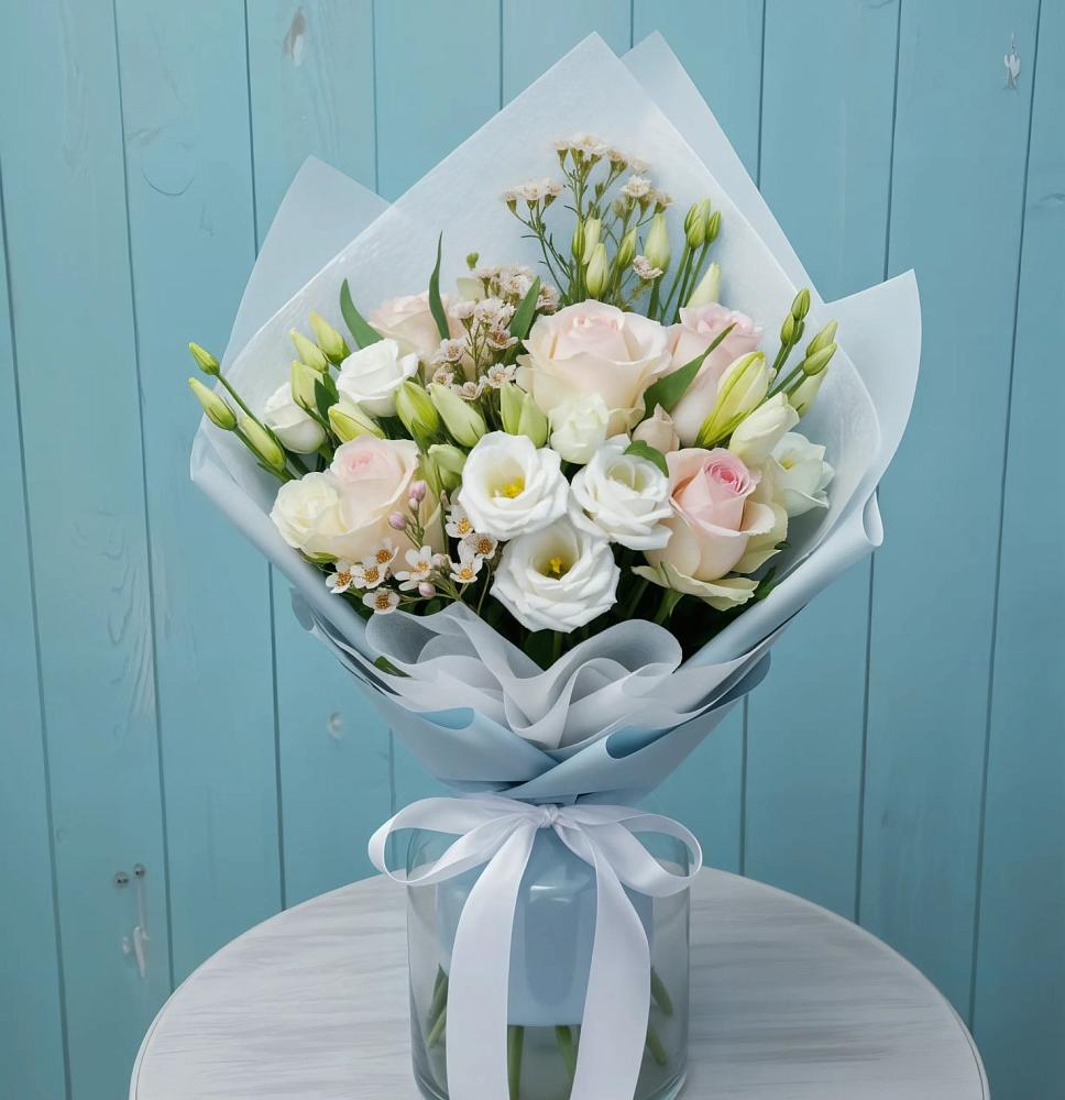 Букет цветов из: Розы и Лизиантусы в Отрадном Самарская область