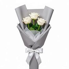 Букет 3 белые розы в Отрадном Самарская область