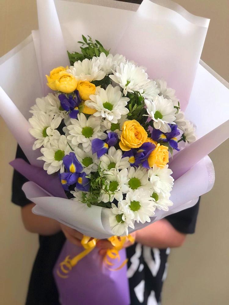 Букет цветов из: Ирисы, Хризантемы и Розы в Отрадном Самарская область