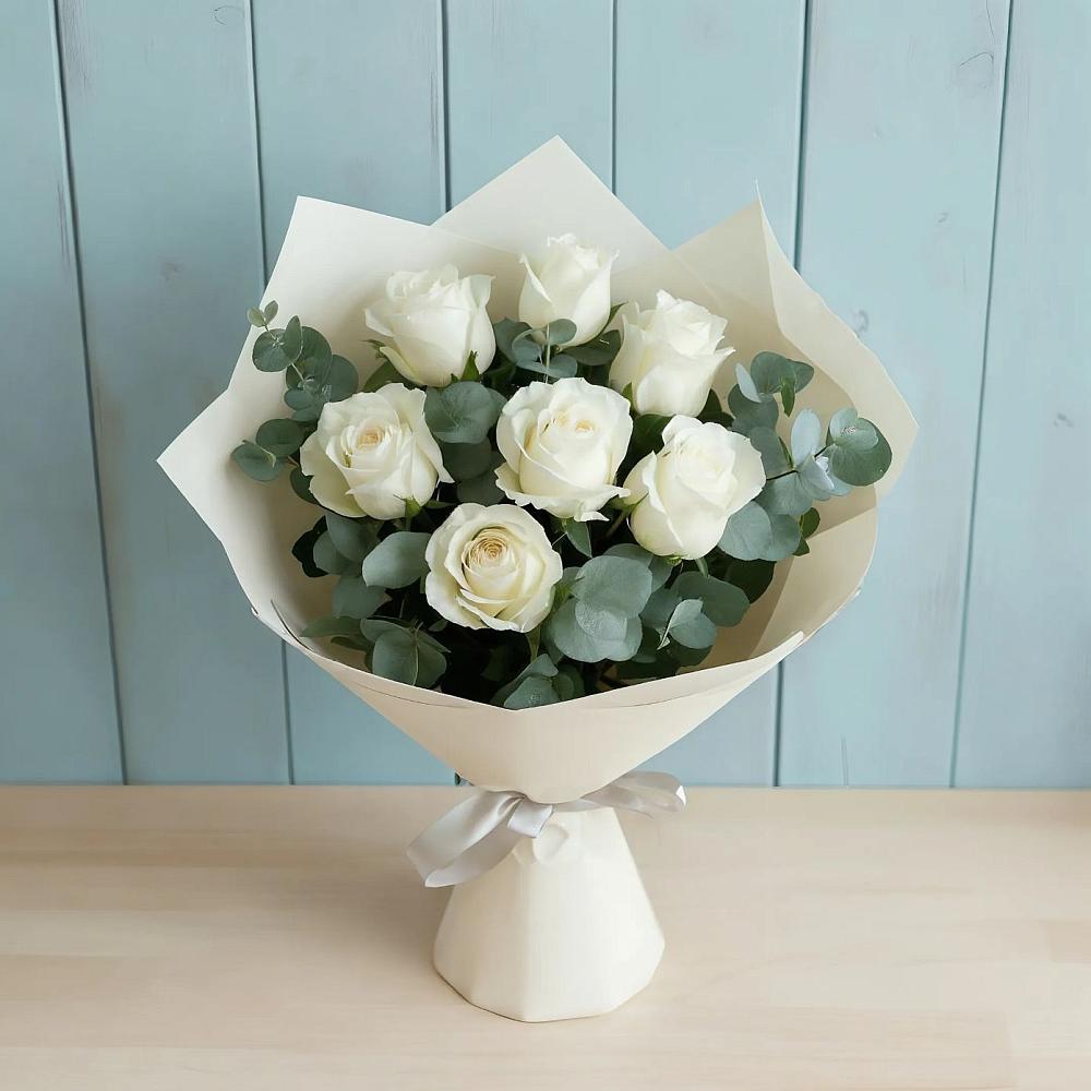 Букет Белые розы в Эвкалипте в Отрадном Самарская область
