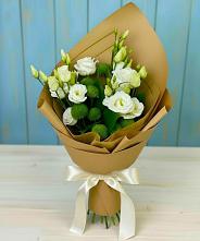 Букет цветов из:  Хризантемы и Лизиантусы в Отрадном Самарская область