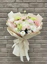 Букет цветов из:  Гвоздики, Розы, Лизиантусы и Хризантемы #REPLACE_PRED# Отрадном Самарская область