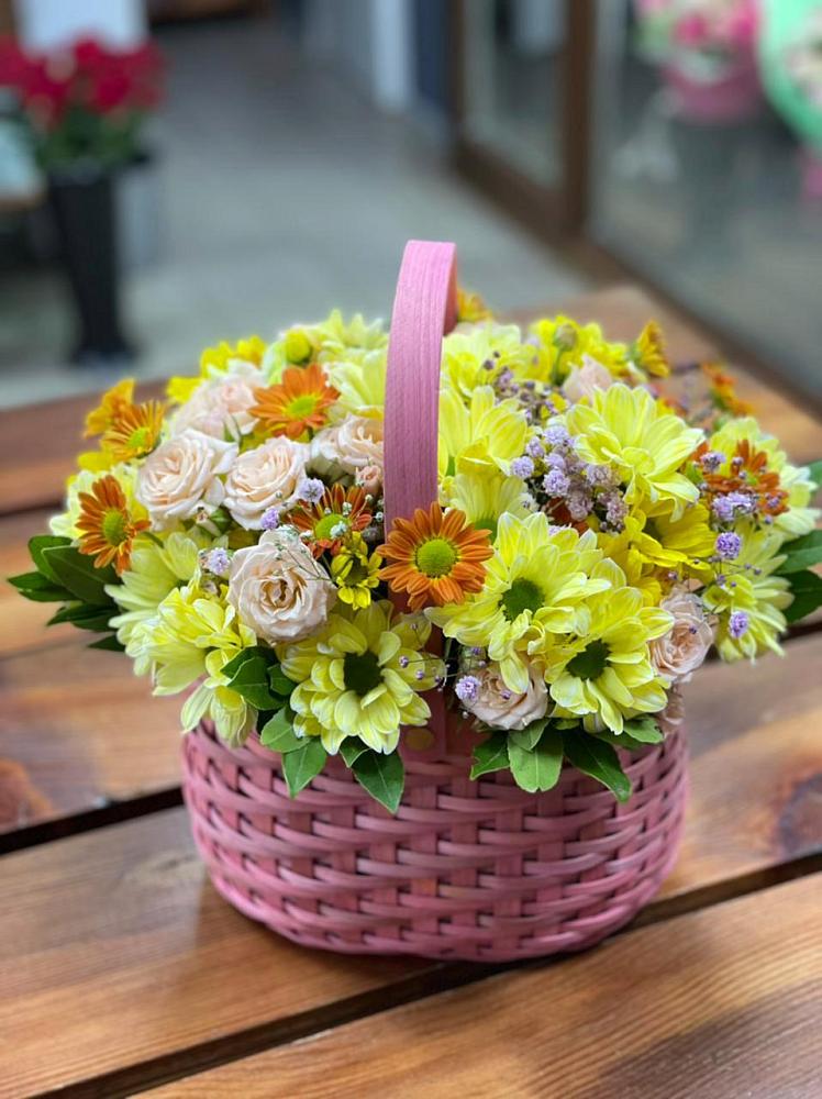 Цветочная композиция из Хризантемы и Розы в корзине в Отрадном Самарская область