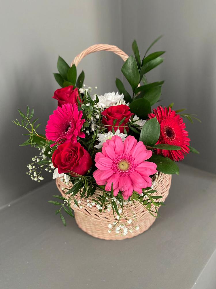 Цветочная композиция из Розы, Хризантемы и Герберы в корзине в Отрадном Самарская область