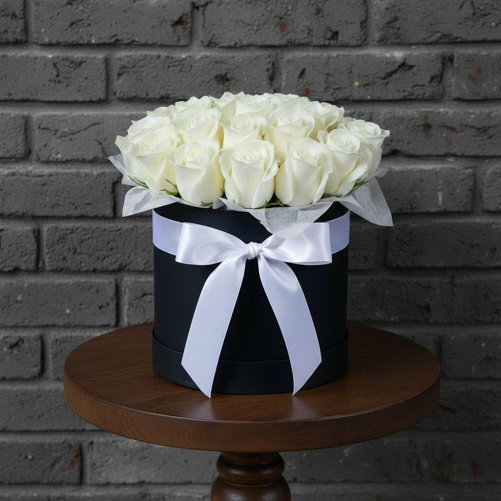 Цветочная композиция из Розы в шляпной коробке в Отрадном Самарская область