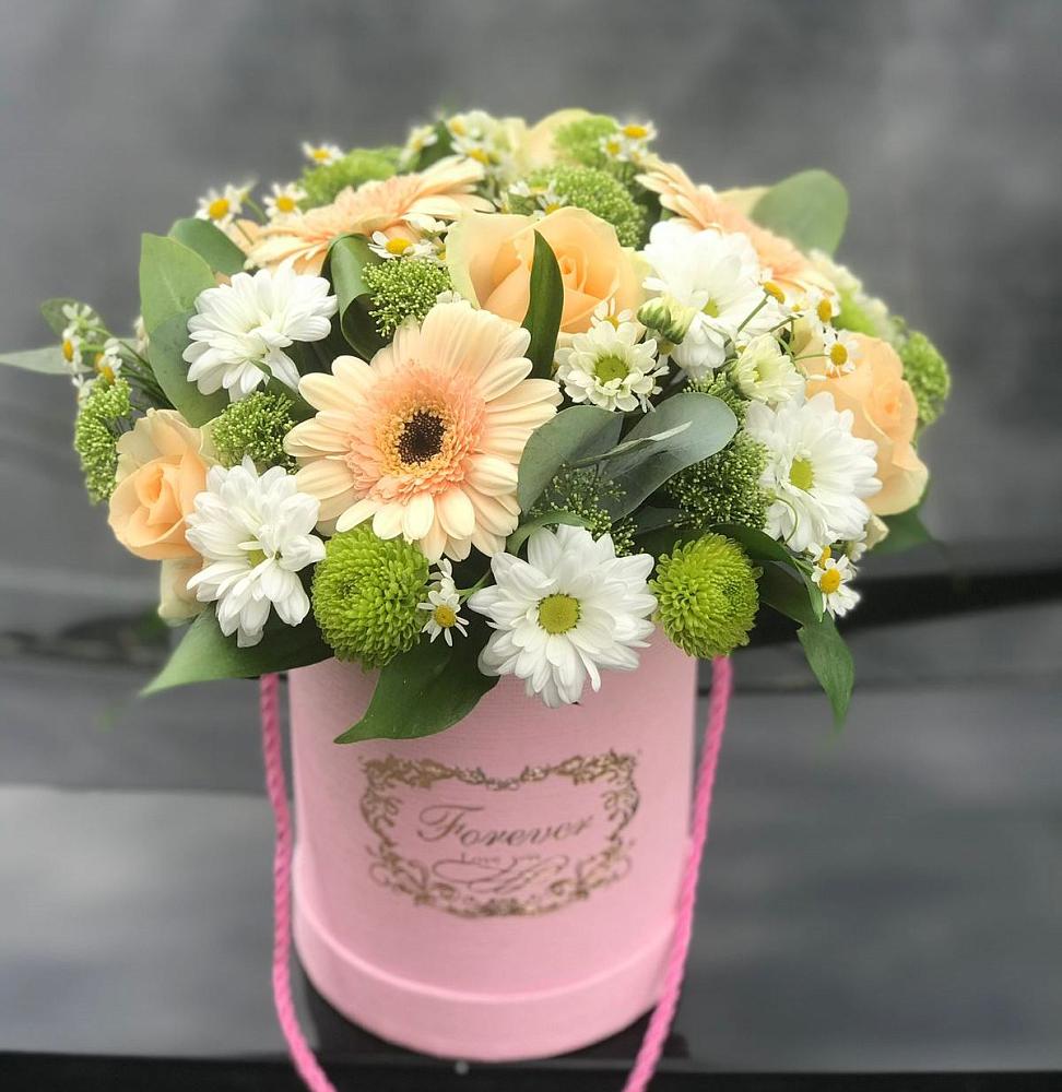 Цветочная композиция из Розы, Герберы и Хризантемы в шляпной коробке в Отрадном Самарская область